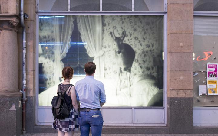 Johan Grimonprez, »BED«, 2009, Seasons of Media Arts 2019, © Johan Grimonprez, Foto_ Tanja Meissner