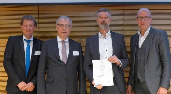 Michael Kaiser, Direktor der Karlsruher Wirtschaftsförderung, nahm die Auszeichnung in Berlin entgegen.