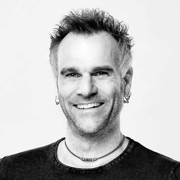Thomas Heck says hello to you! Portraitfoto von Thomas Heck